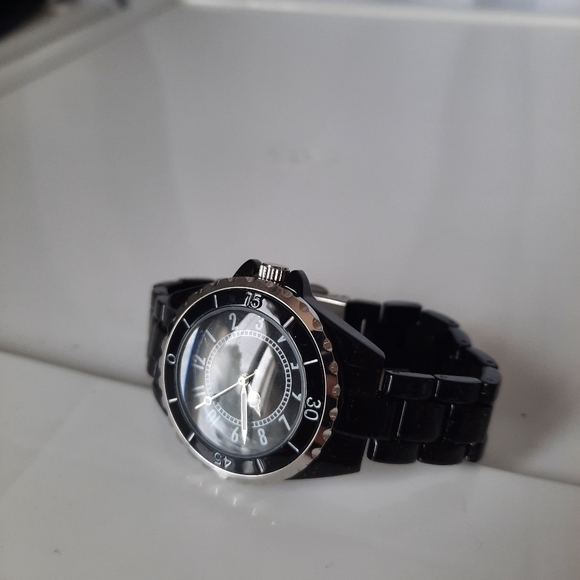 Black chain link watch - Picture 2 of 4